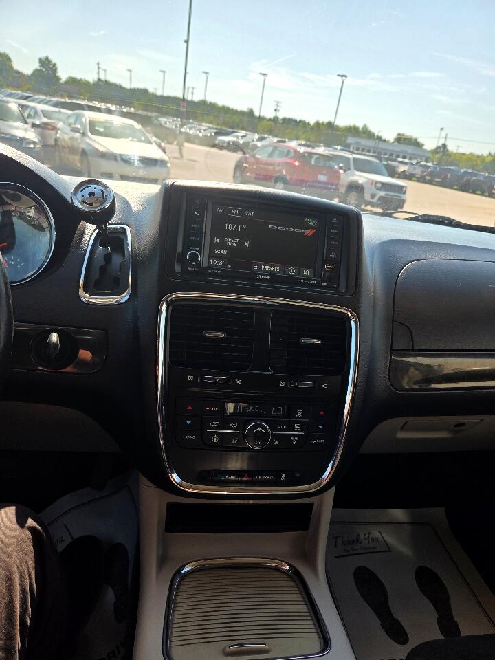 2016 Dodge Grand Caravan Crew photo 19