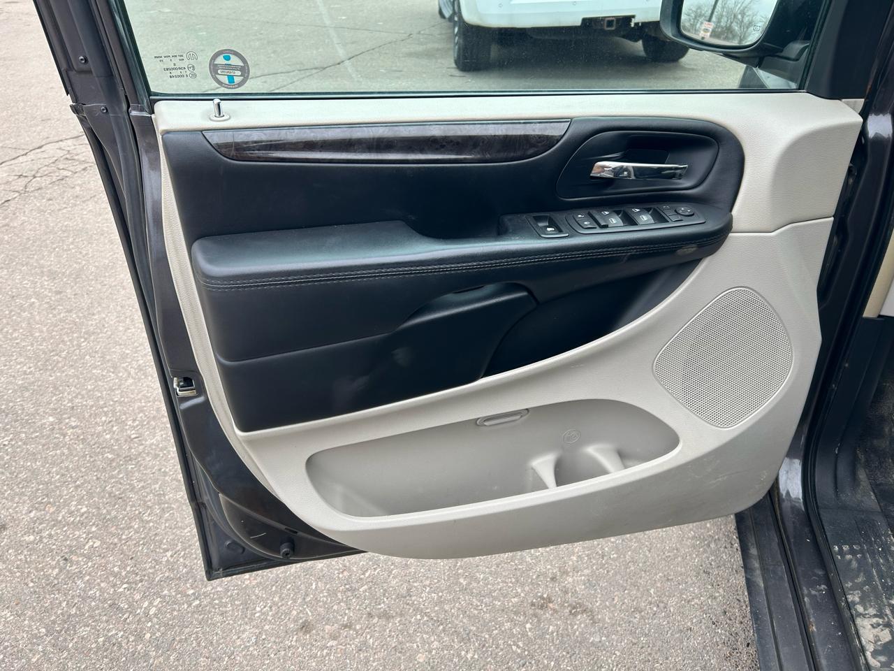 Dodge Grand Caravan Crew 2016