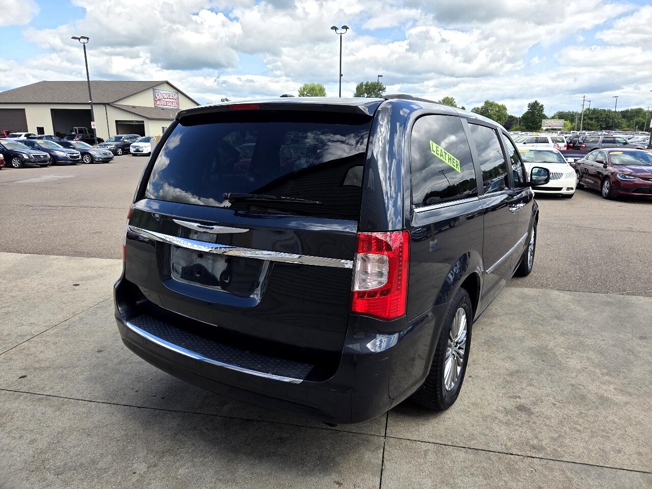 2014 Chrysler Town & Country photo 4