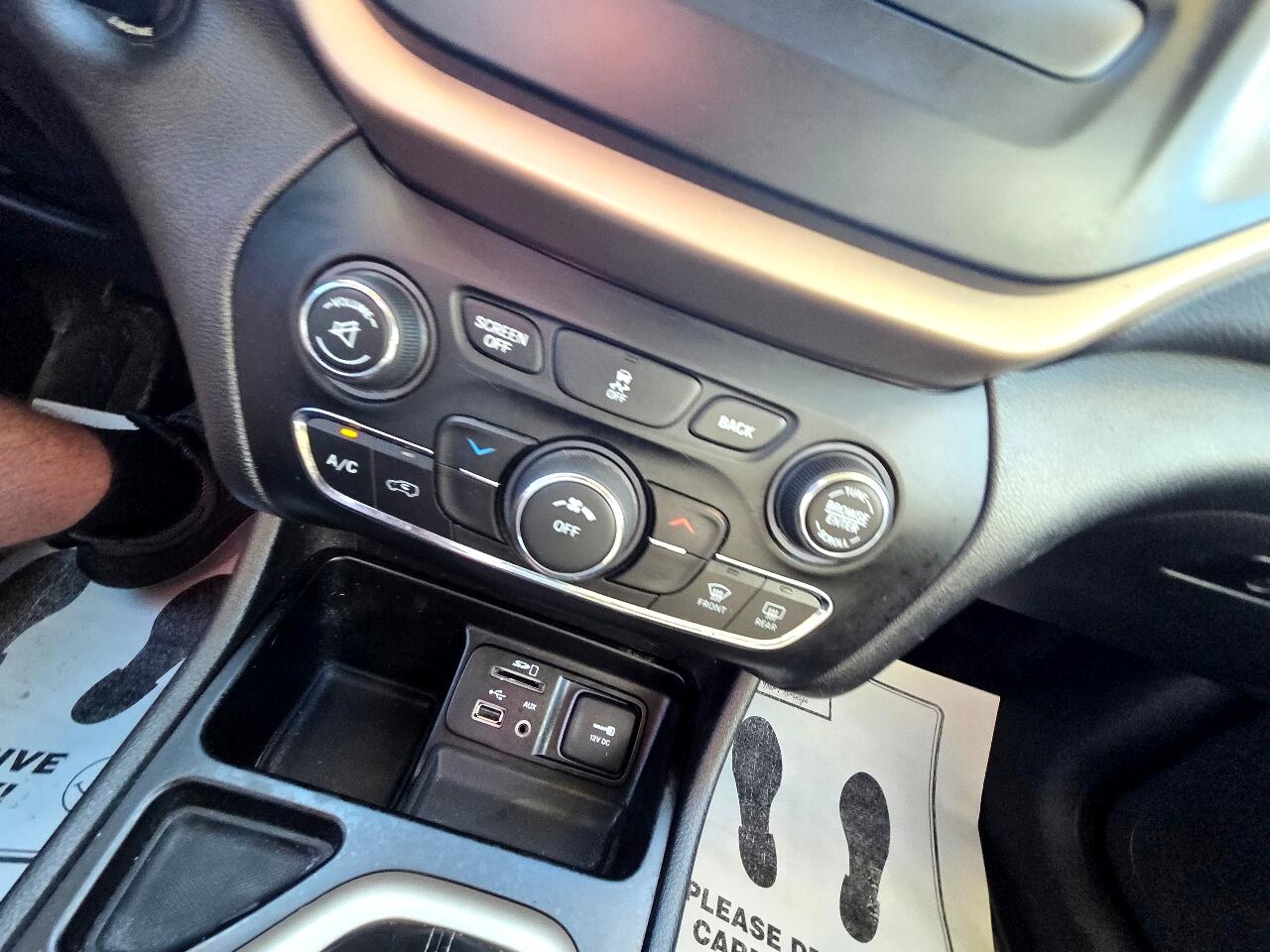 2017 Jeep Cherokee Latitude photo 21