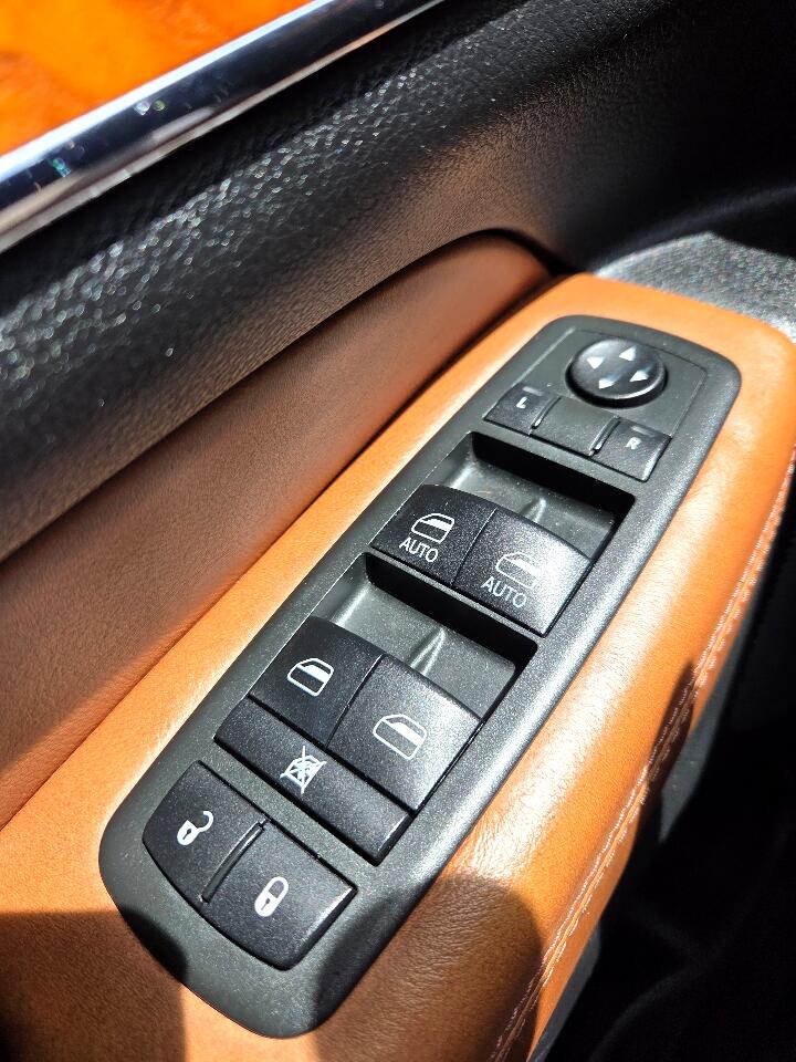2012 Jeep Grand Cherokee Overland photo 19