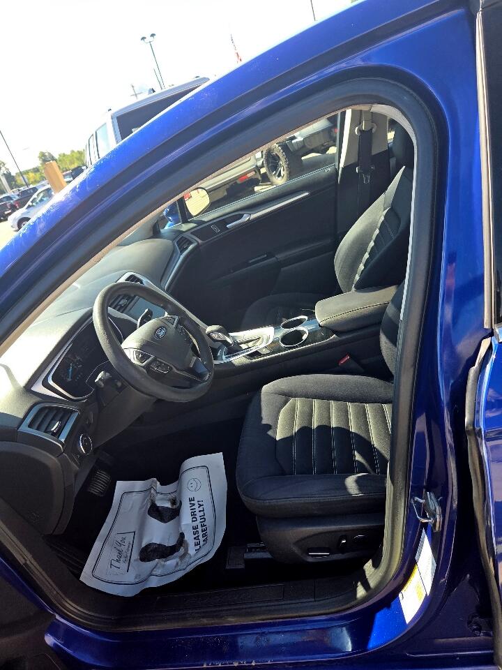 2013 Ford Fusion SE photo 9