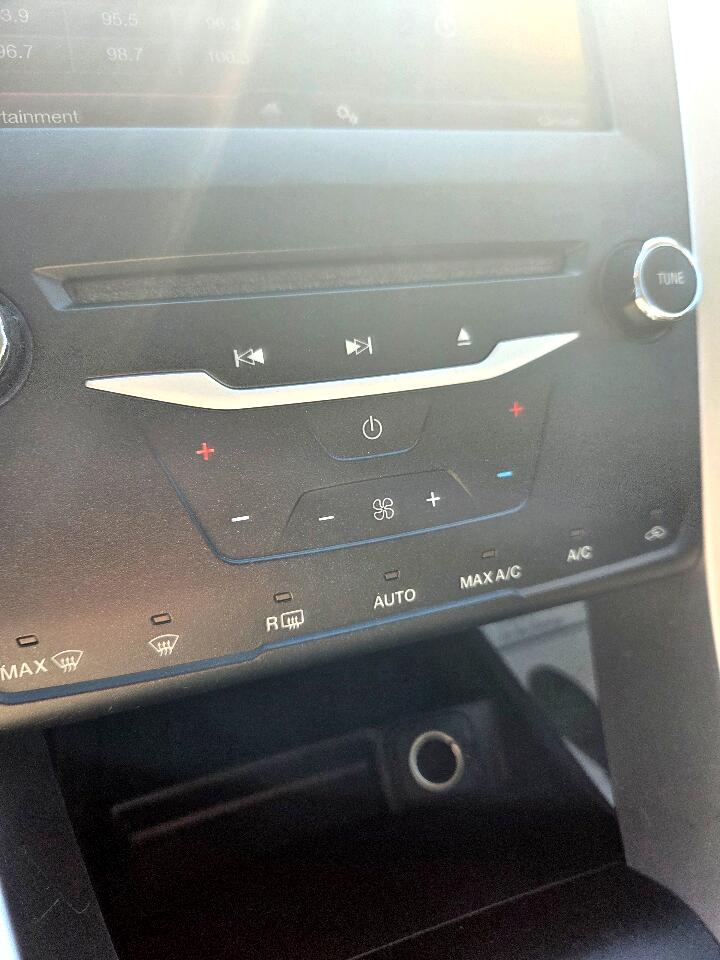 2013 Ford Fusion SE photo 24