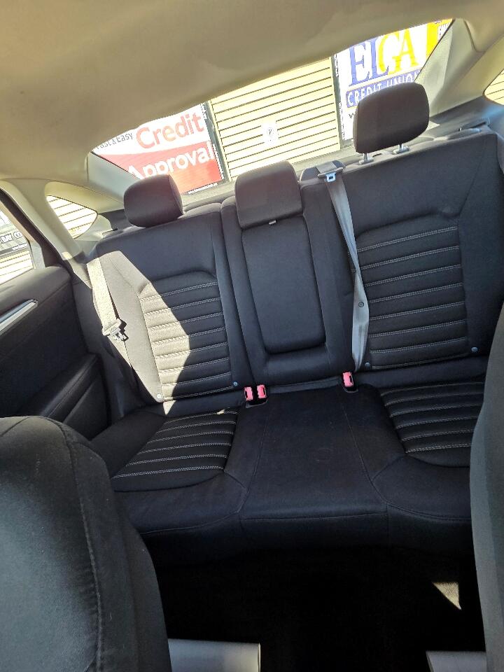 2013 Ford Fusion SE photo 26