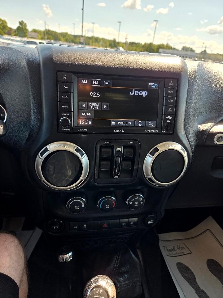 2017 Jeep Wrangler Unlimited Sahara photo 19