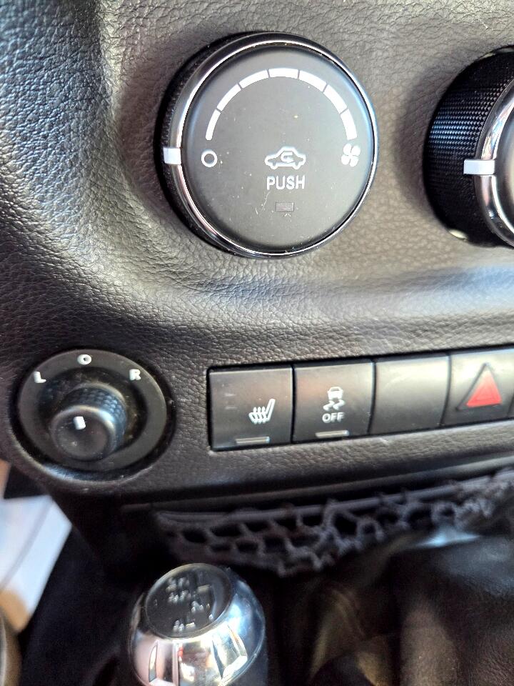 2017 Jeep Wrangler Unlimited Sahara photo 20