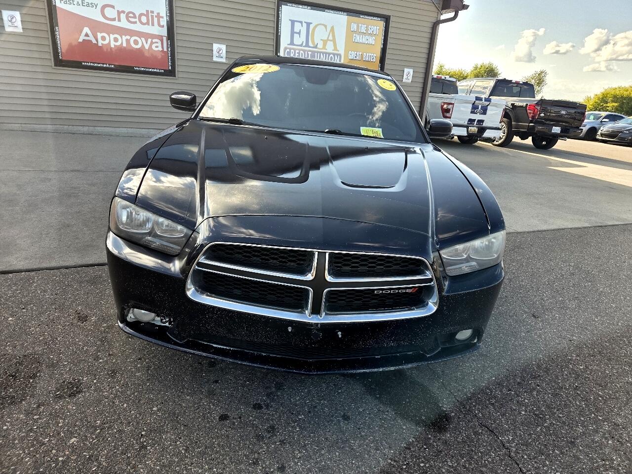 2012 Dodge Charger SXT photo 2