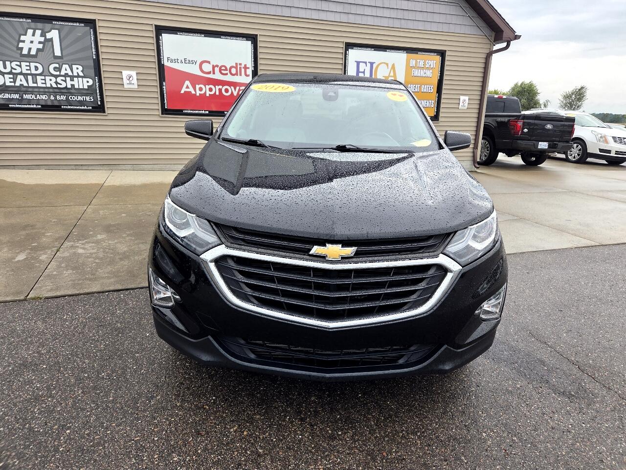 2019 Chevrolet Equinox LT photo 2