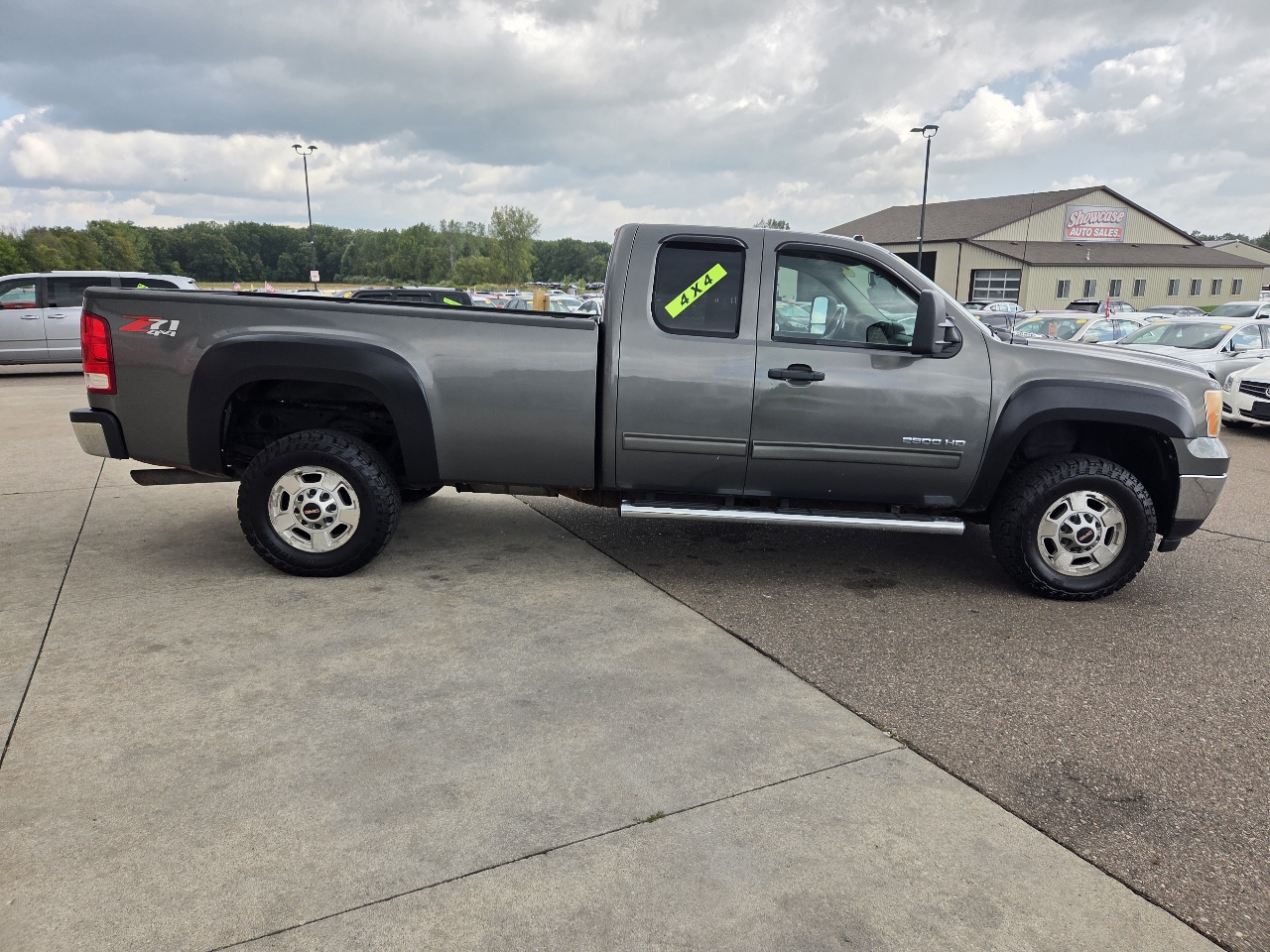 2011 Gmc Sierra SLE photo 2