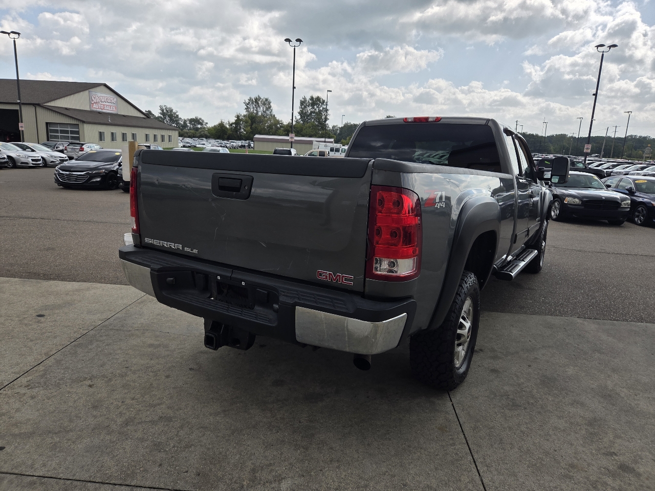 2011 Gmc Sierra SLE photo 3