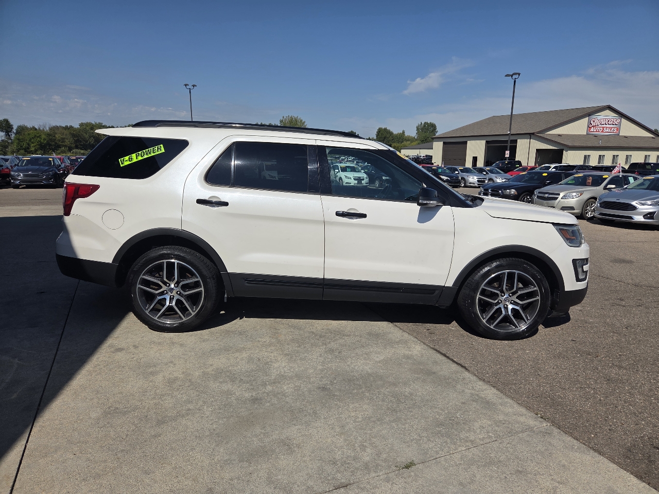 2016 Ford Explorer Sport photo 2