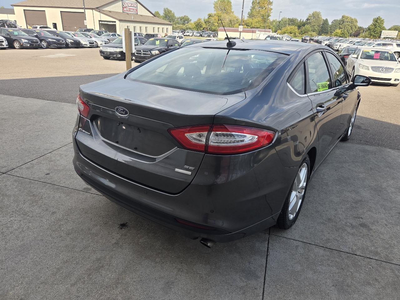 2016 Ford Fusion SE photo 4