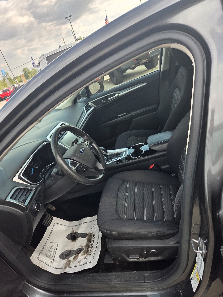2016 Ford Fusion SE photo 7