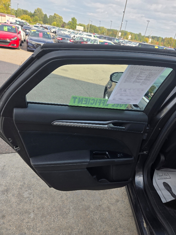 2016 Ford Fusion SE photo 10
