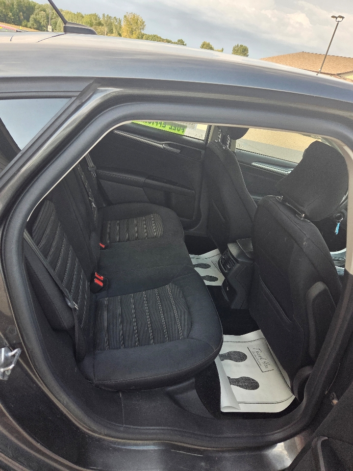 2016 Ford Fusion SE photo 11