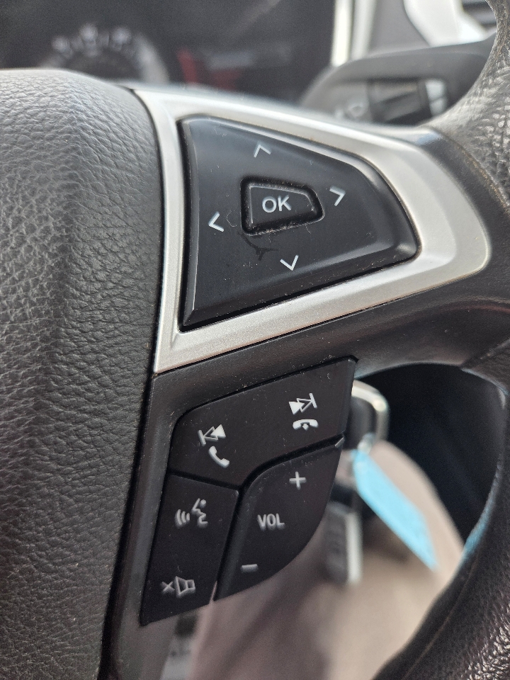 2016 Ford Fusion SE photo 17