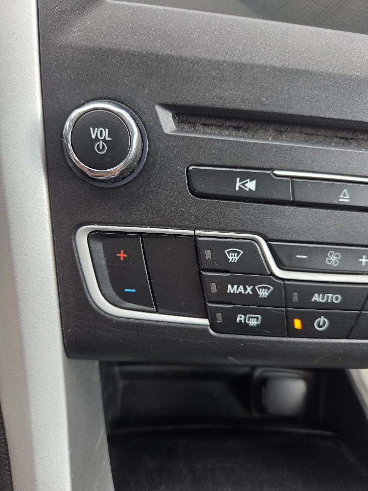 2016 Ford Fusion SE photo 23