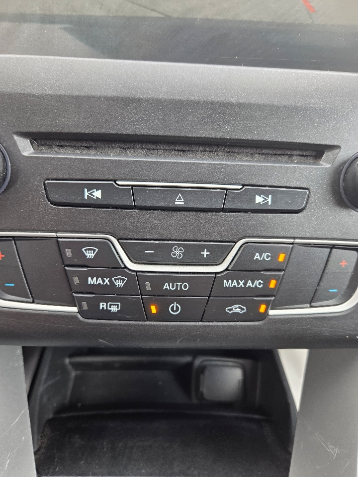2016 Ford Fusion SE photo 25