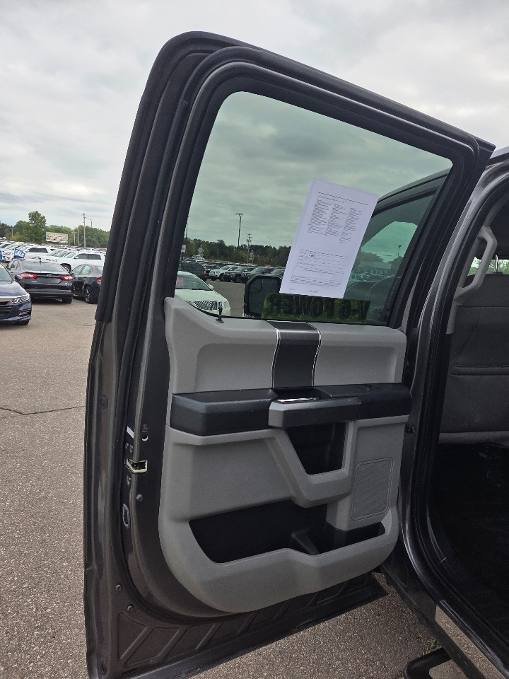 2015 Ford F-150 XLT photo 12