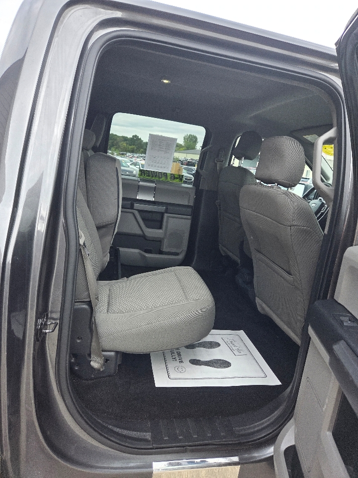 2015 Ford F-150 XLT photo 13