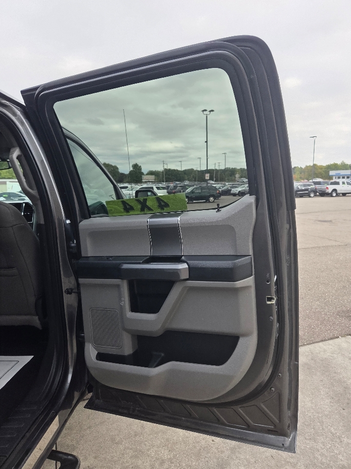 2015 Ford F-150 XLT photo 14