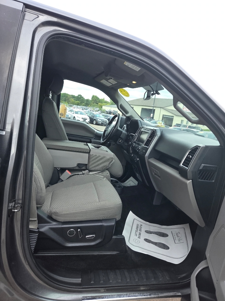 2015 Ford F-150 XLT photo 15