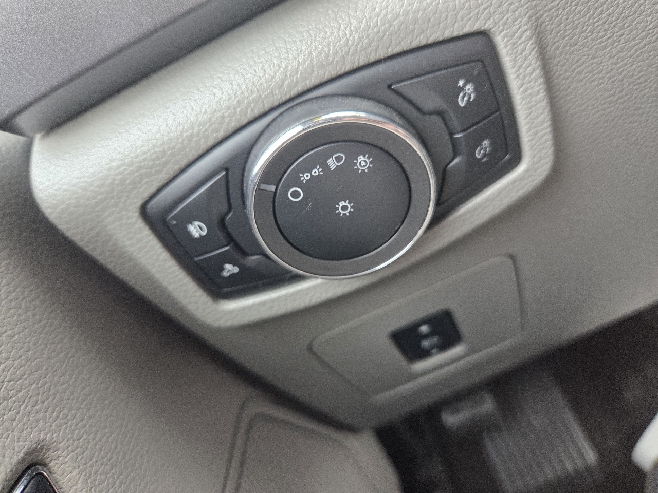 2015 Ford F-150 XLT photo 22
