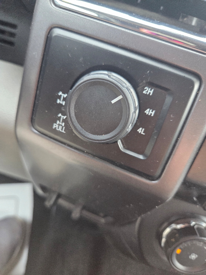 2015 Ford F-150 XLT photo 24