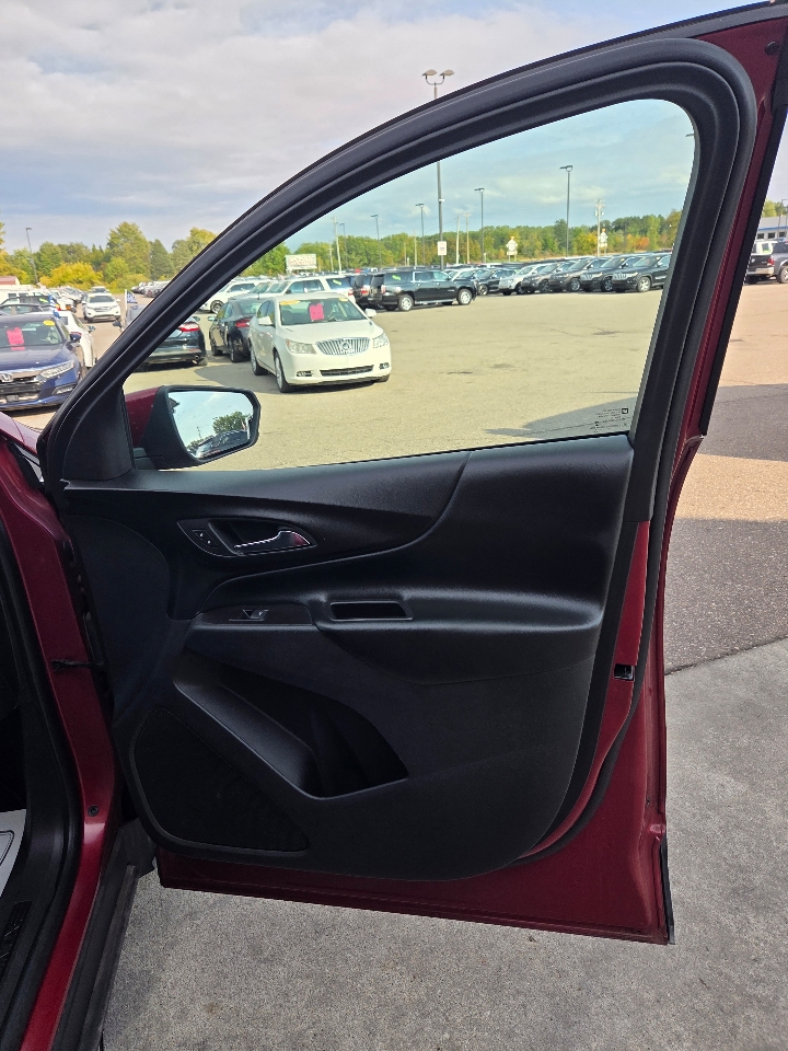 2018 Chevrolet Equinox LT photo 16