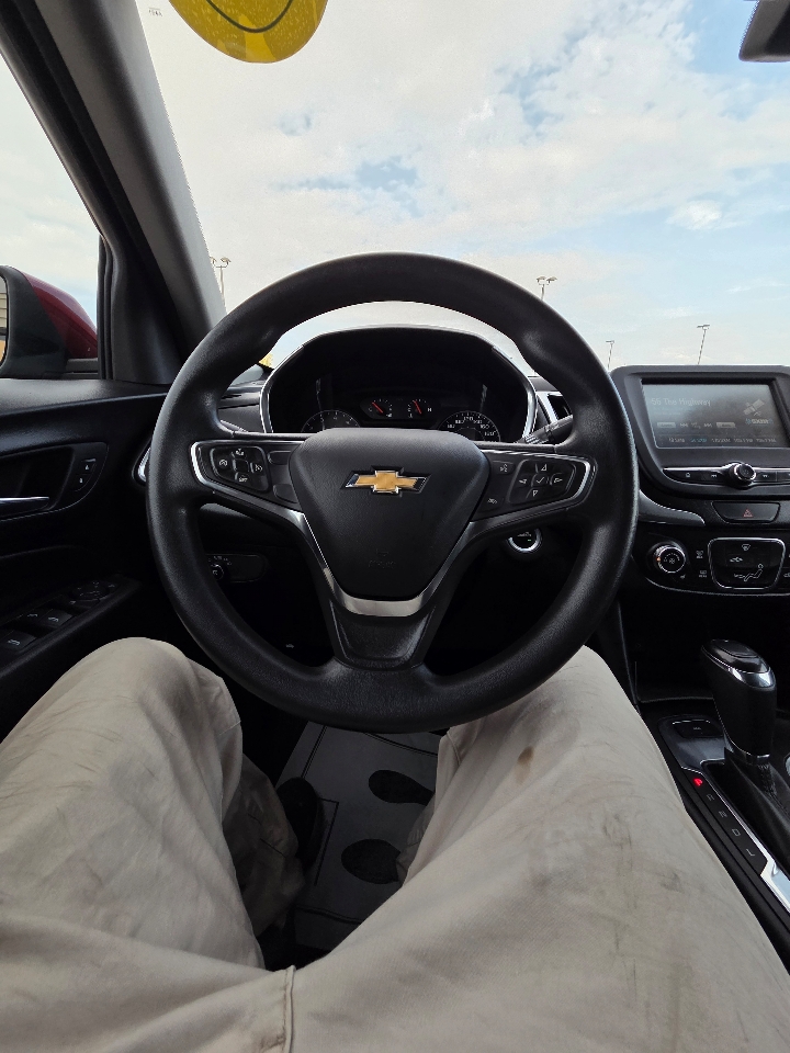 2018 Chevrolet Equinox LT photo 17