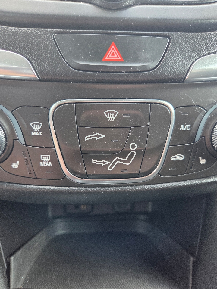 2018 Chevrolet Equinox LT photo 26