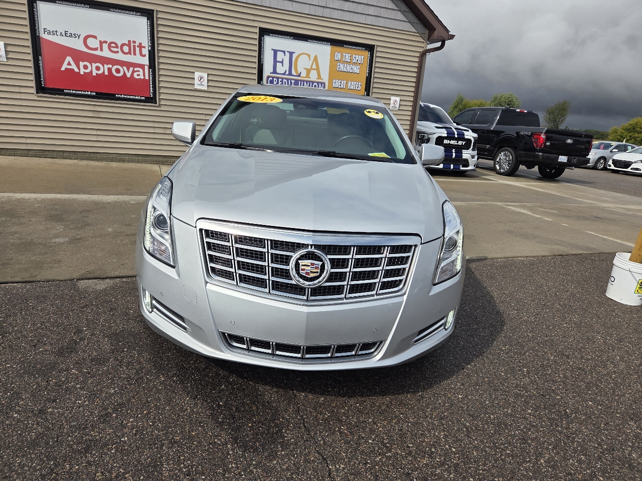 2013 Cadillac XTS Luxury photo 2