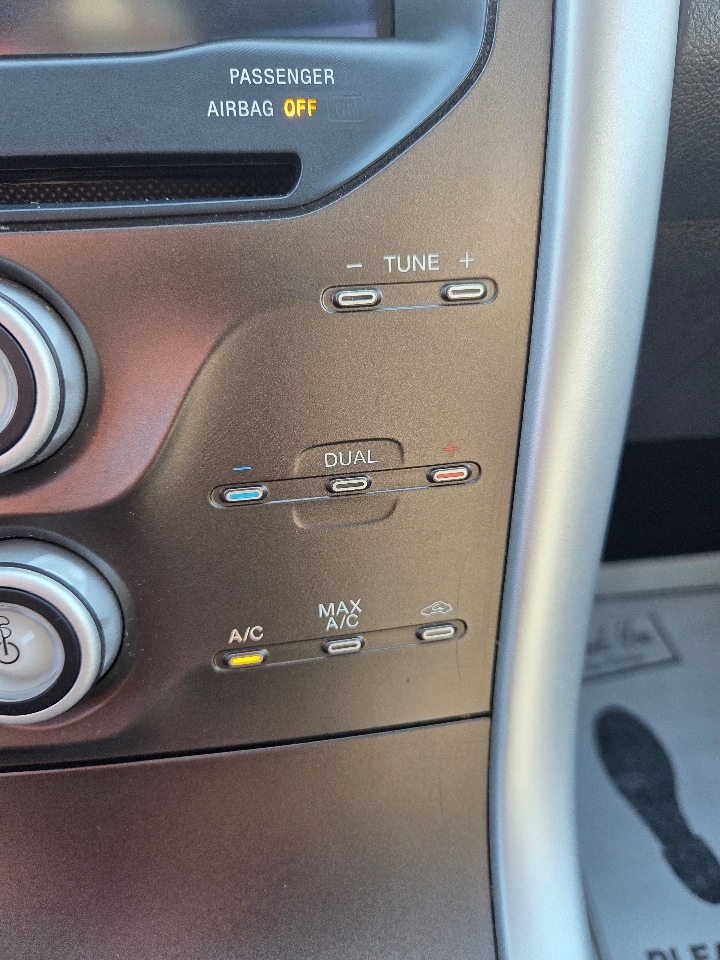 2013 Ford Edge SEL photo 24