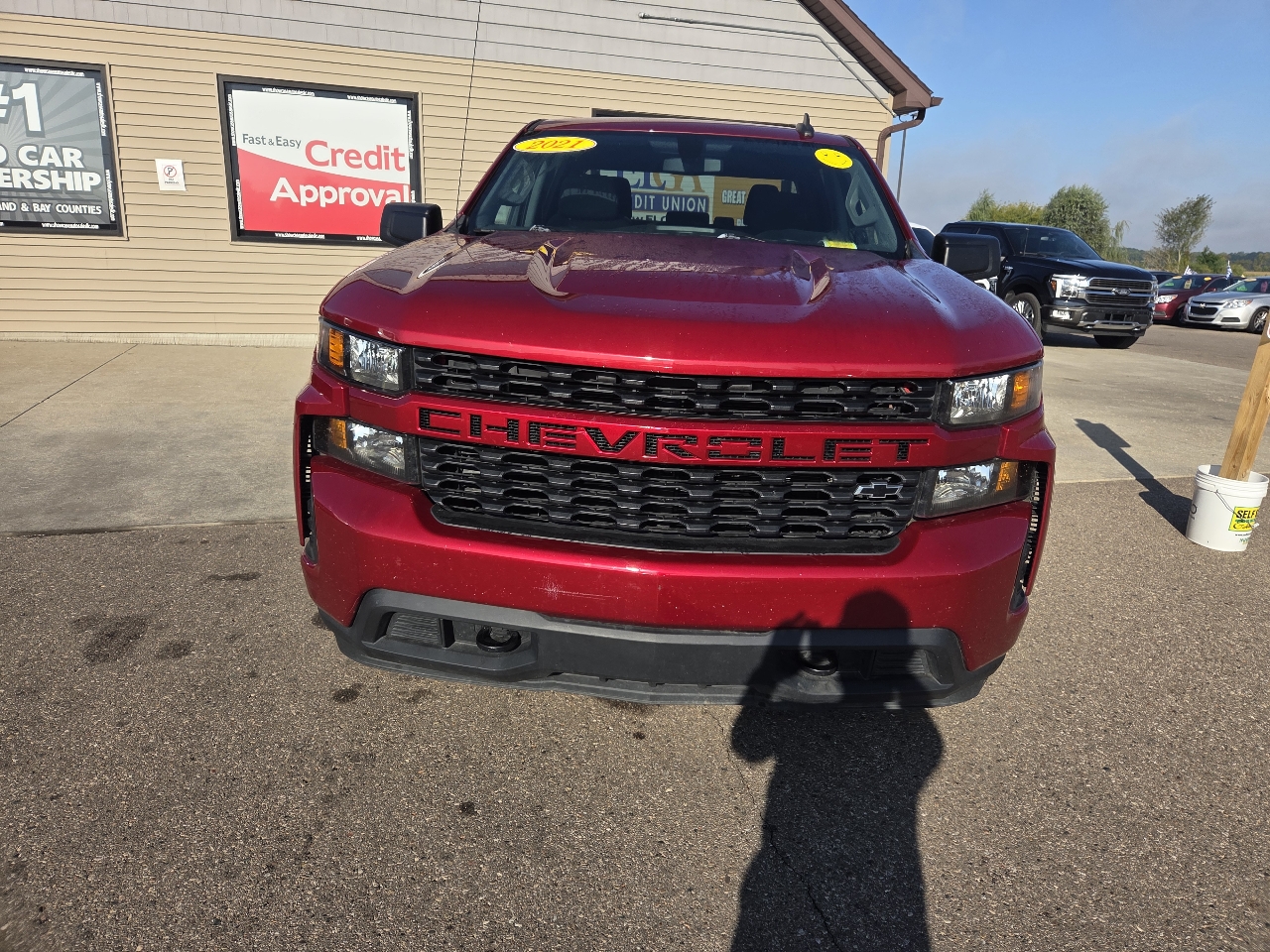 2021 Chevrolet Silverado 1500 Custom photo 2