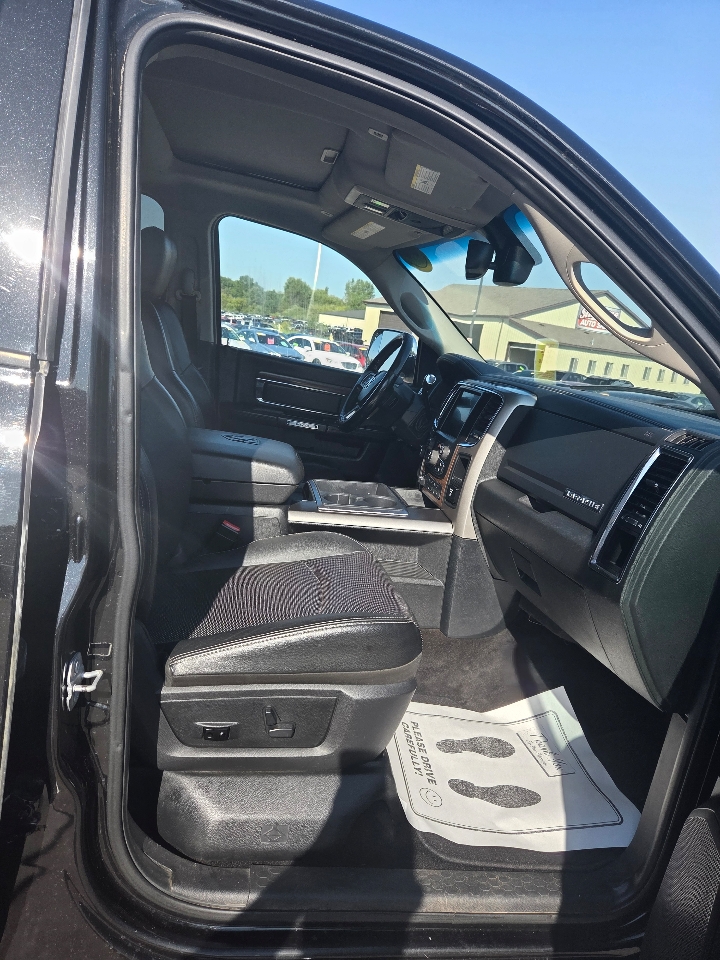 2017 Ram 3500 Laramie photo 15