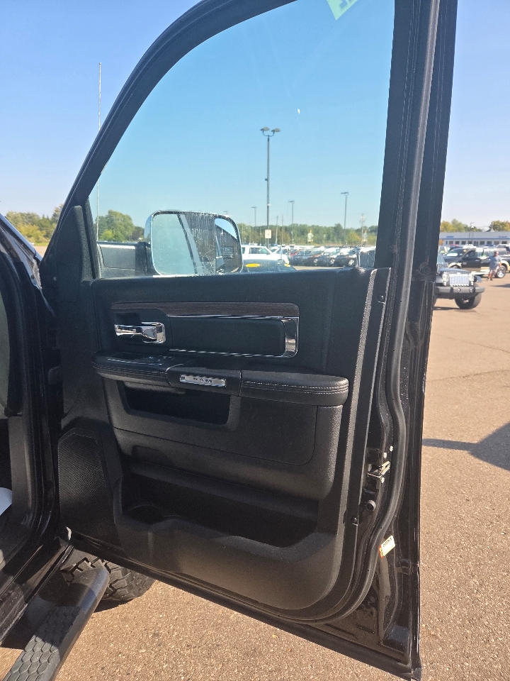 2017 Ram 3500 Laramie photo 16