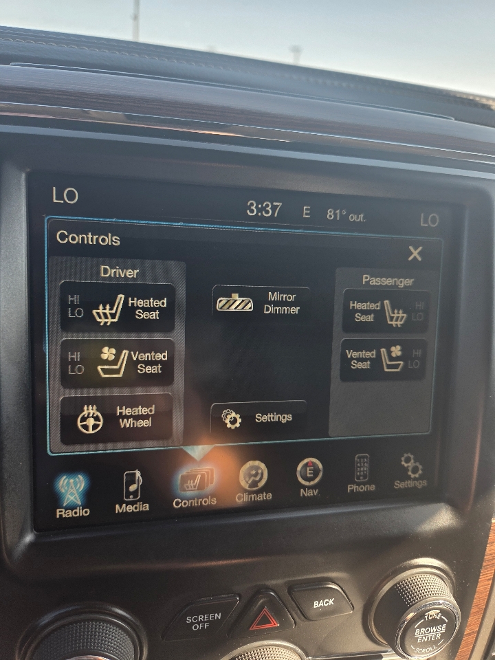 2017 Ram 3500 Laramie photo 24
