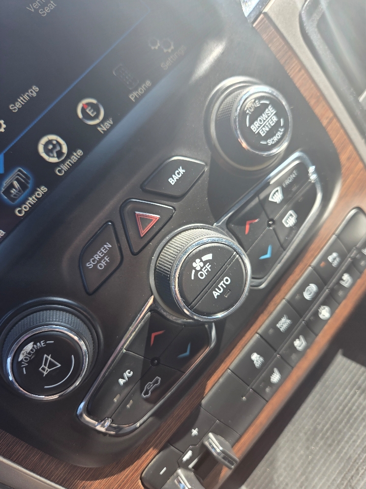 2017 Ram 3500 Laramie photo 25