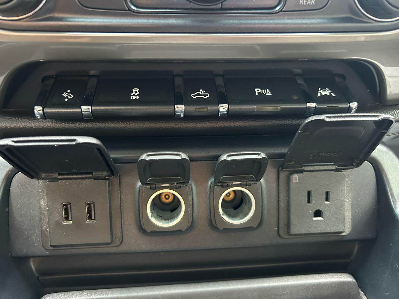 Chevrolet Silverado 1500 High Country Crew Cab Short Box 4WD 2017