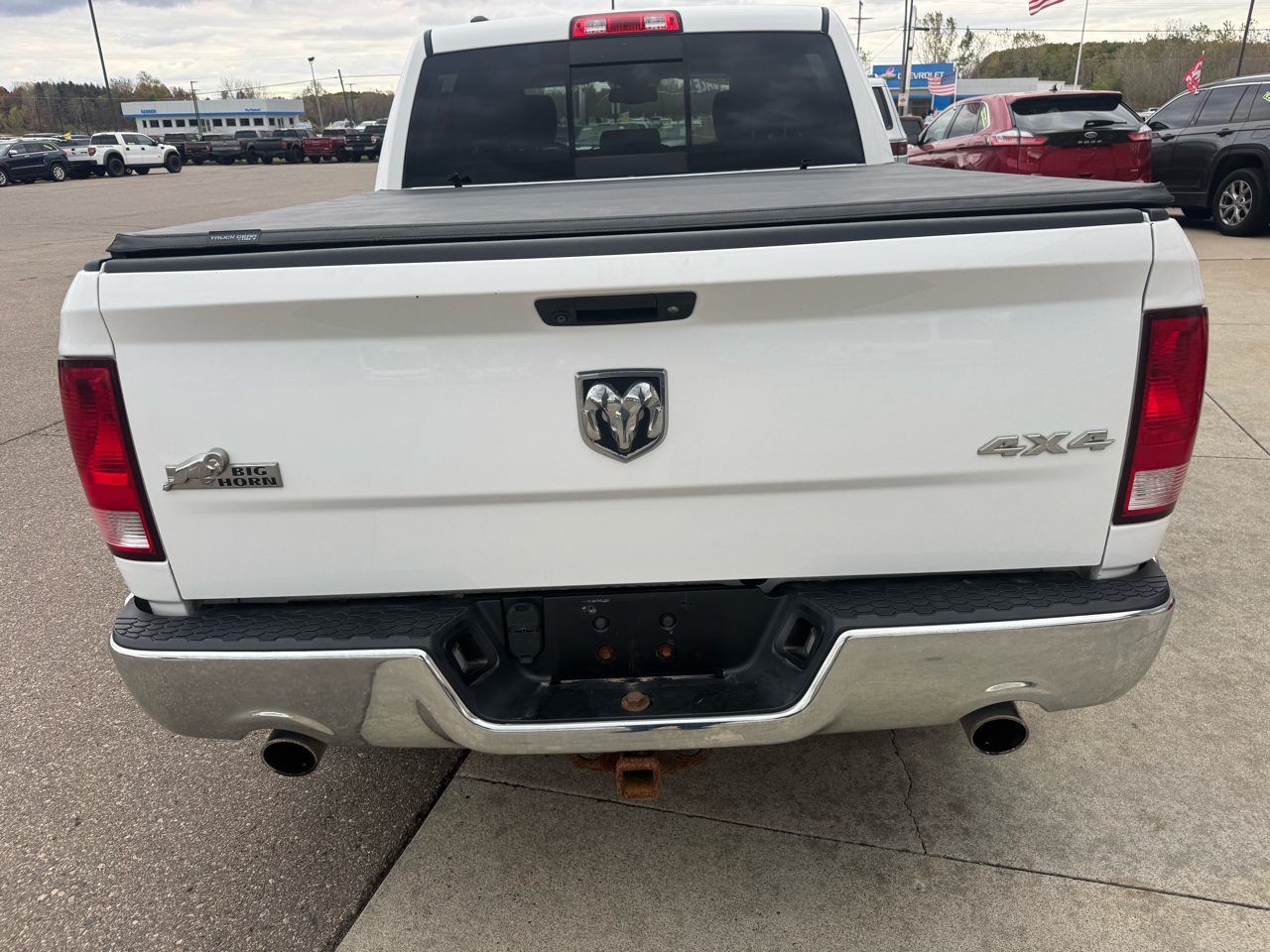 2017 Ram 1500 SLT photo 3