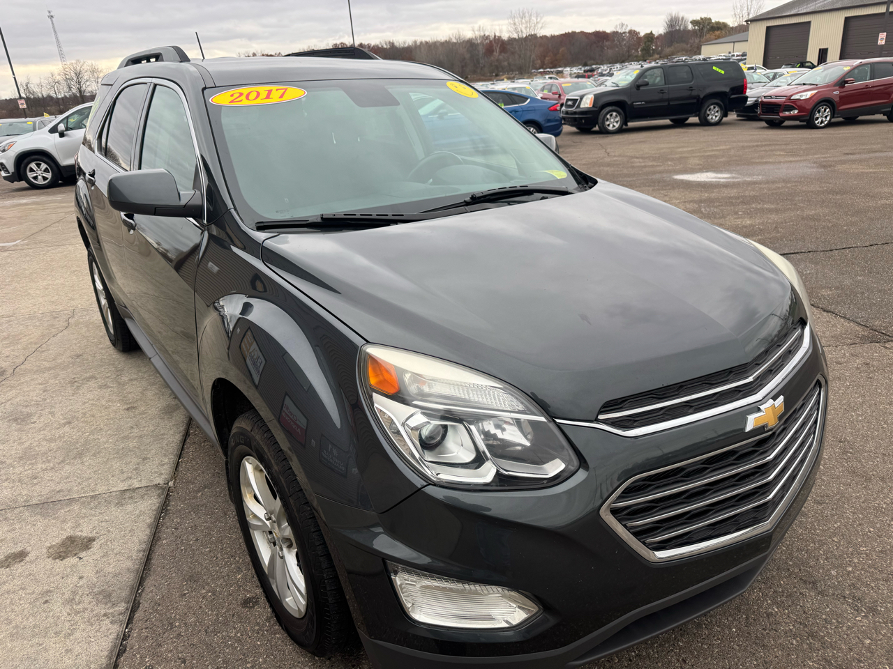 2017 Chevrolet Equinox LT photo 3