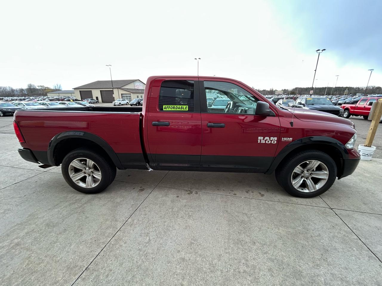 RAM 1500 SLT Quad Cab 4WD 2015