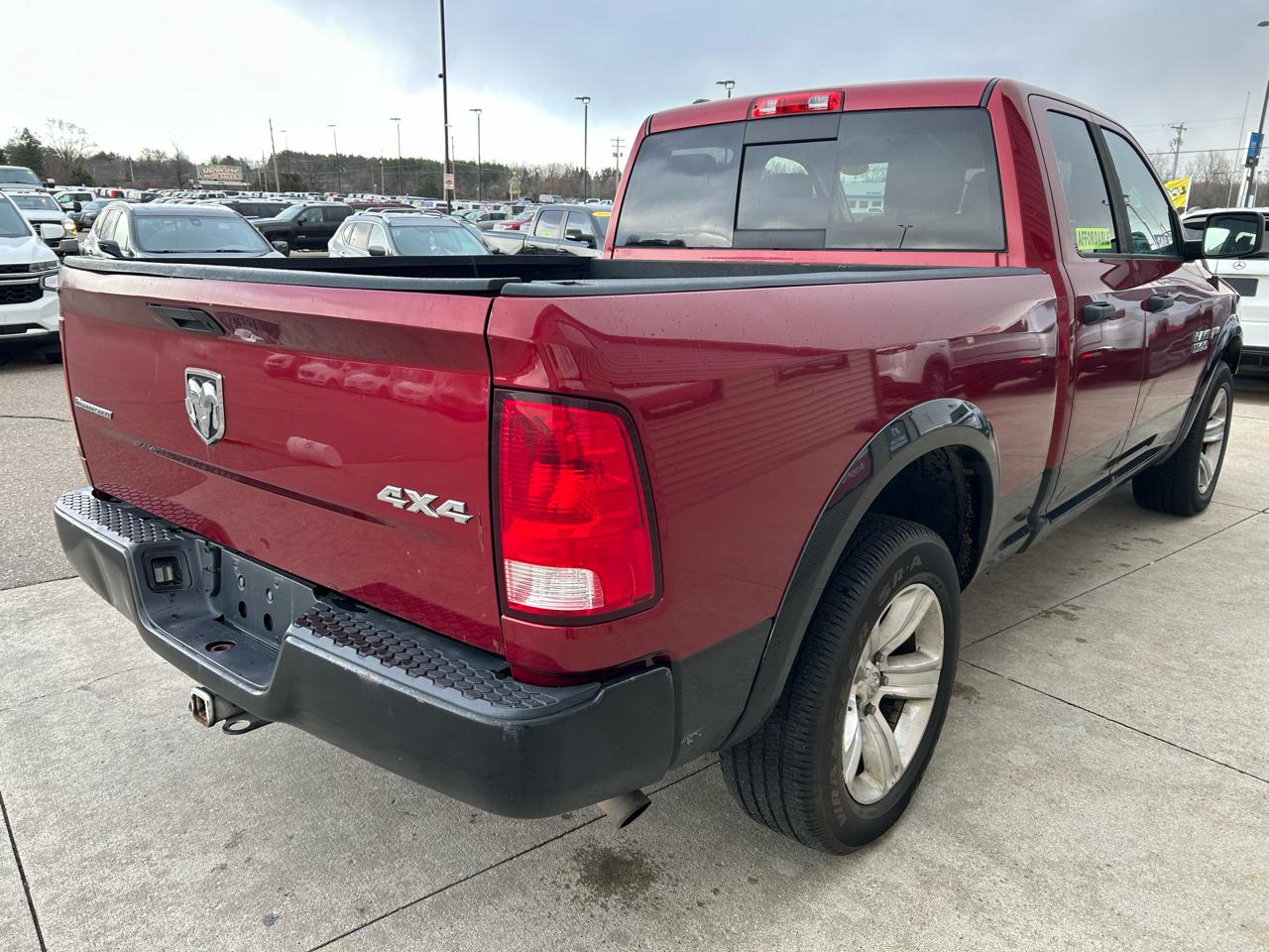 RAM 1500 SLT Quad Cab 4WD 2015