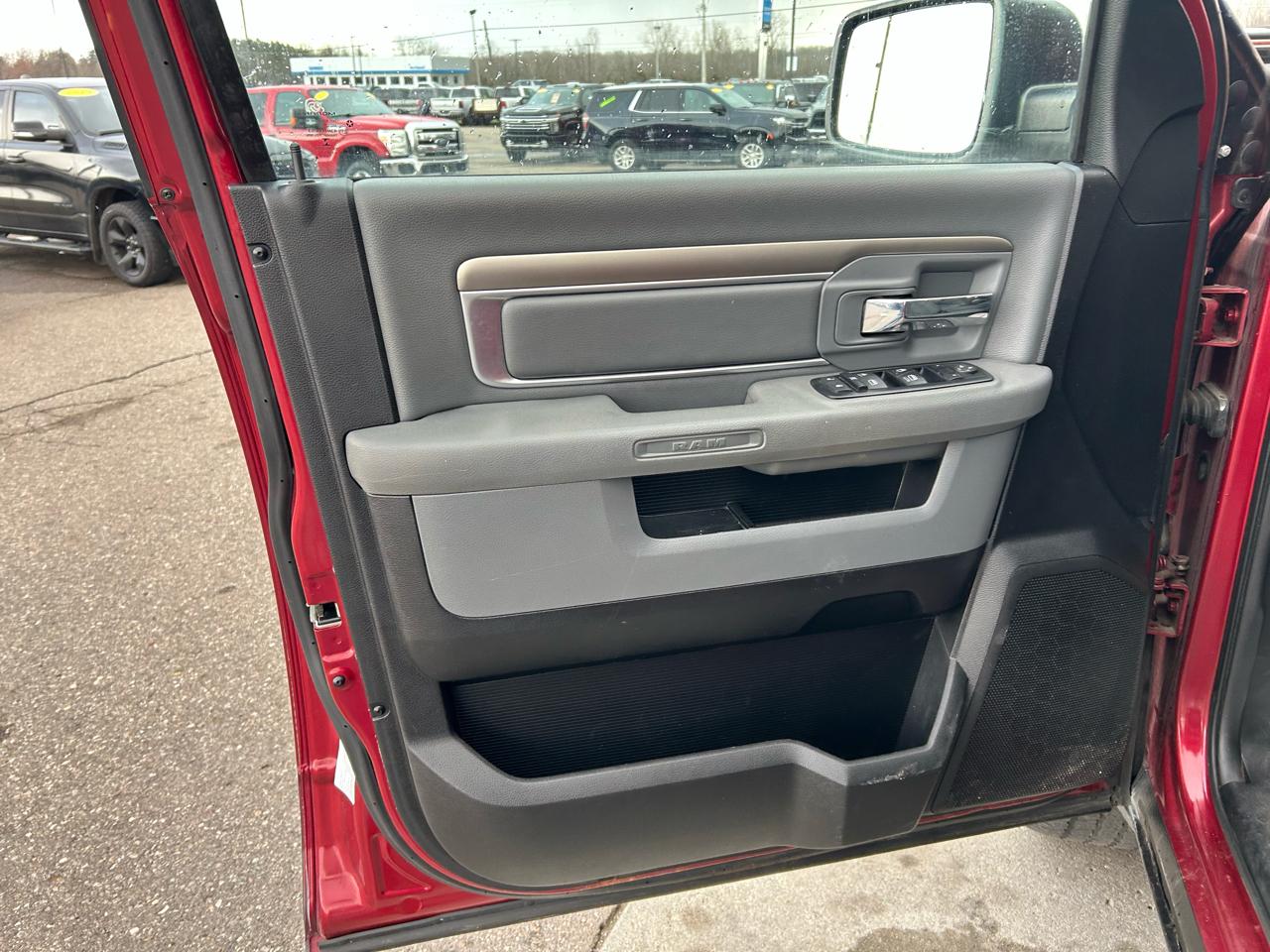 RAM 1500 SLT Quad Cab 4WD 2015