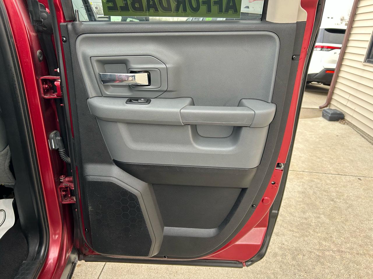 RAM 1500 SLT Quad Cab 4WD 2015