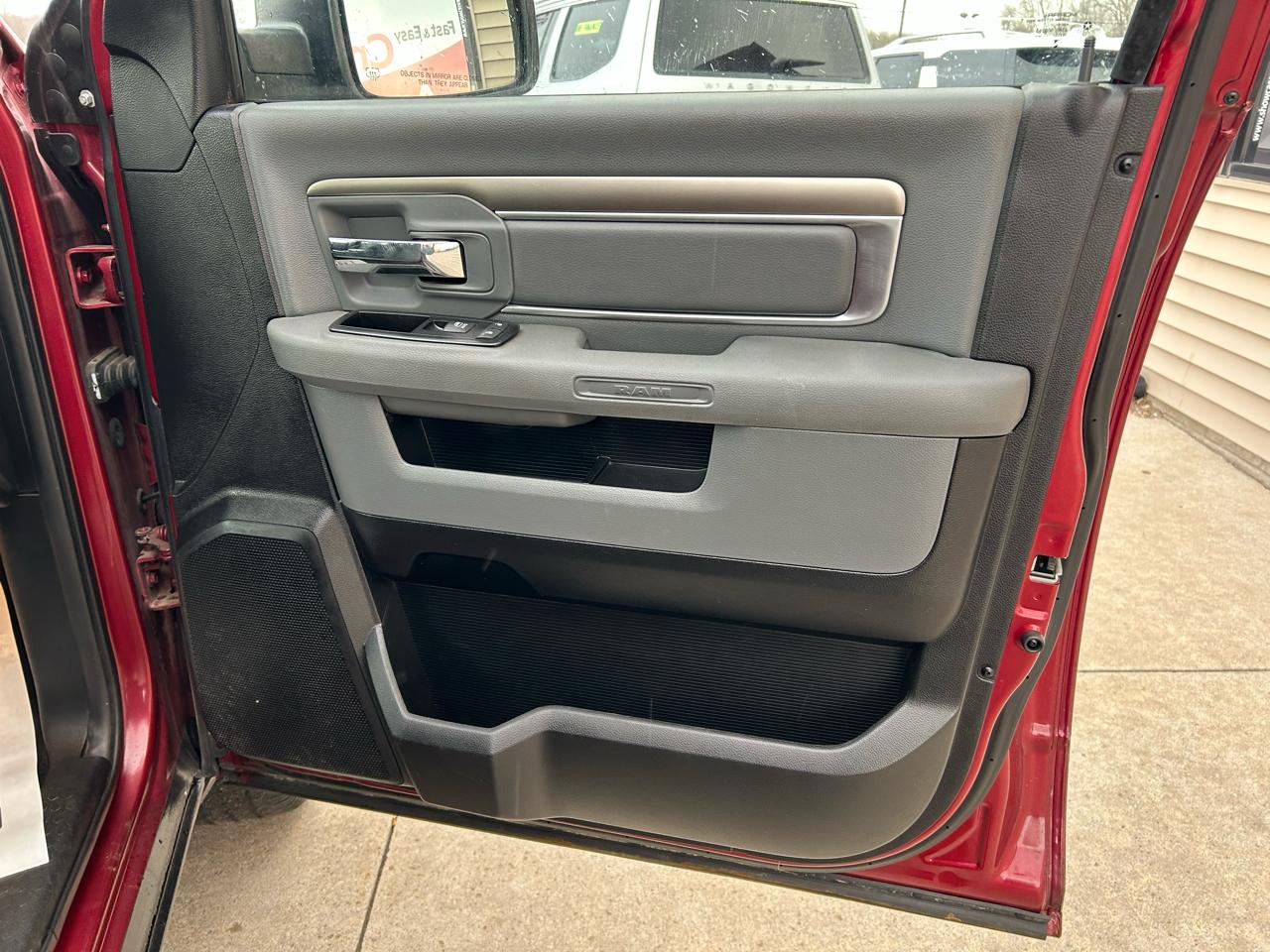 RAM 1500 SLT Quad Cab 4WD 2015