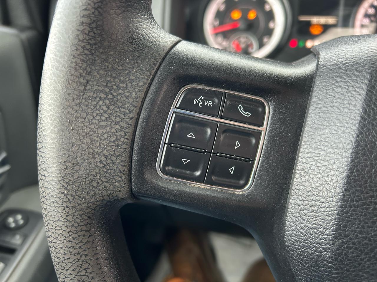 RAM 1500 SLT Quad Cab 4WD 2015