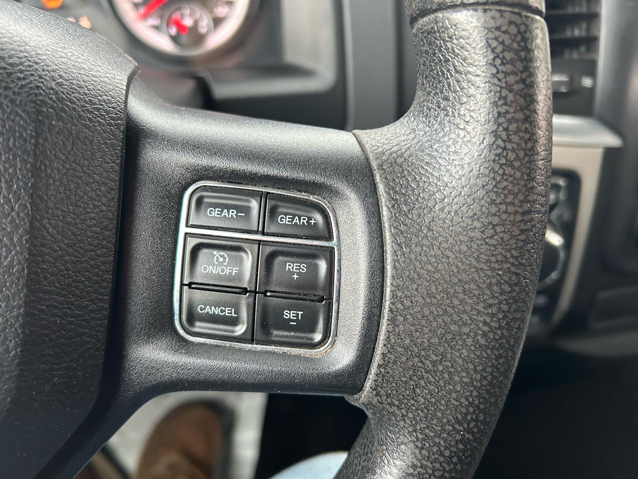 RAM 1500 SLT Quad Cab 4WD 2015