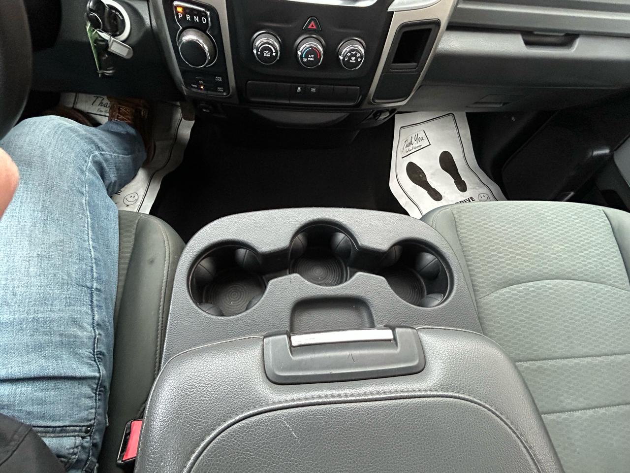 RAM 1500 SLT Quad Cab 4WD 2015