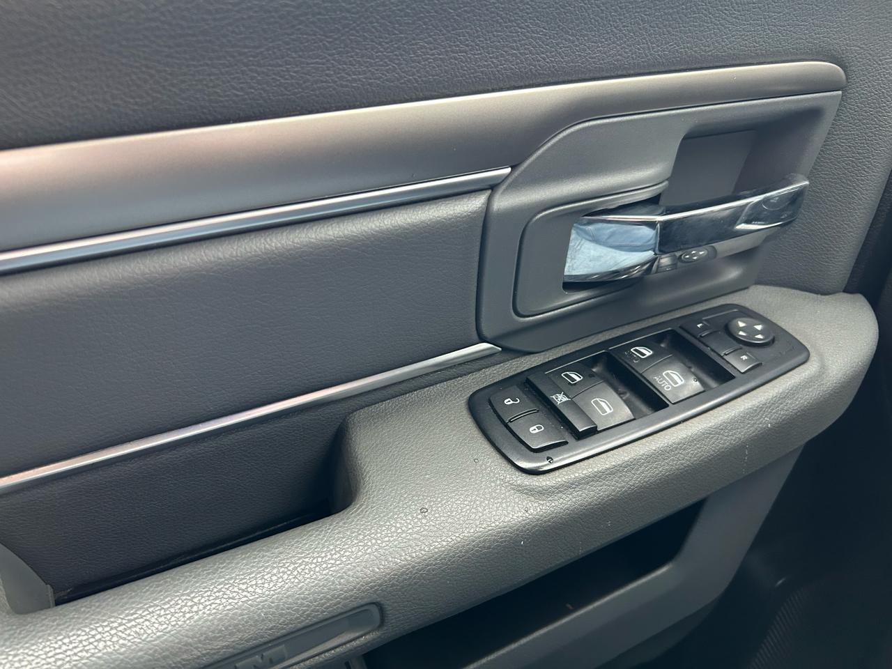 RAM 1500 SLT Quad Cab 4WD 2015